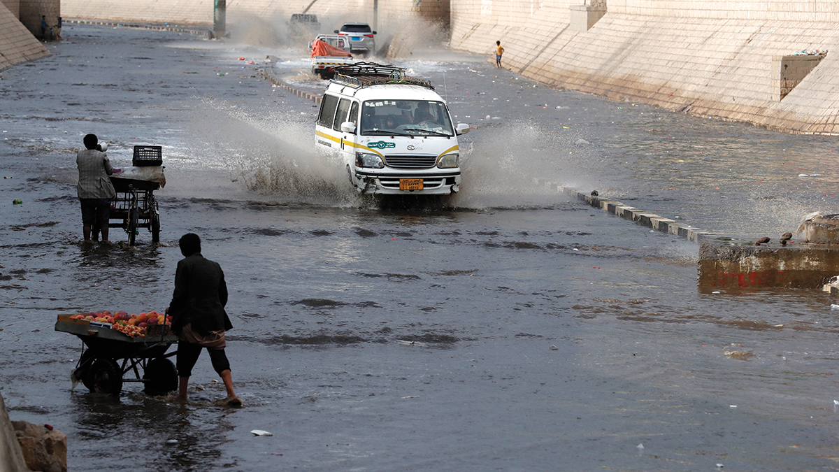 الأرصاد اليمني يتوقع هطول أمطار رعدية وتشكل الضباب خلال الساعات القادمة