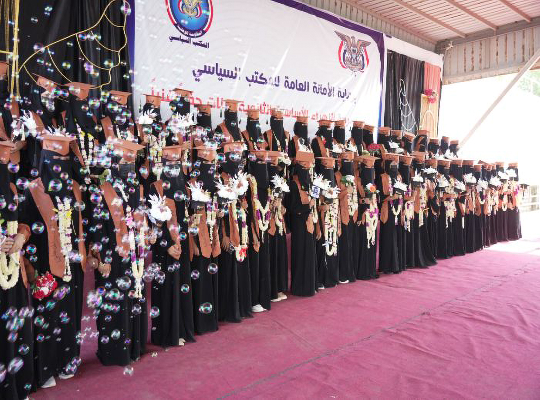 صور| سياسي المقاومة الوطنية يكرم أوائل الثانوية العامة في مدرسة الزهراء بالمخا