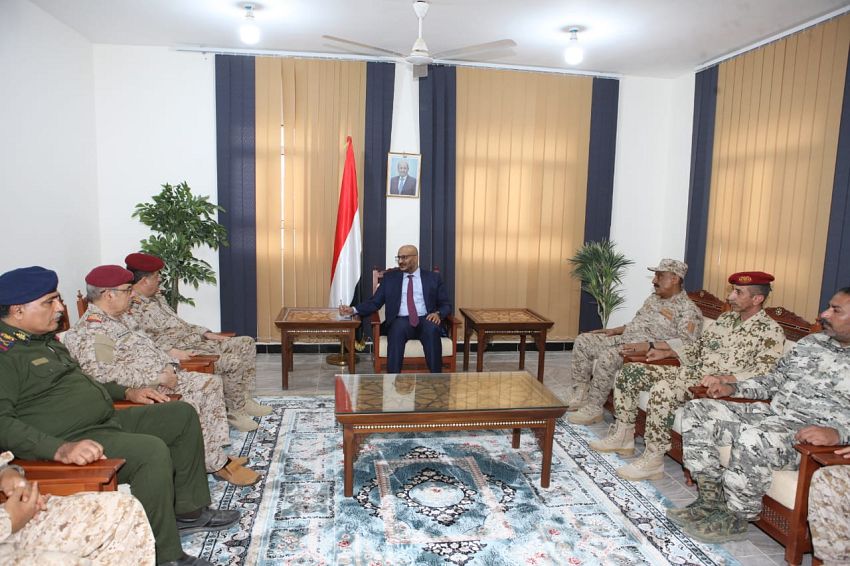 عضو مجلس القيادة العميد طارق صالح يؤكد على أهمية رفع الجاهزية والكفاءة القتالية