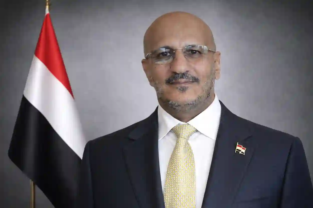الفريق طارق صالح يعزي اللواء ناصر منصور هادي وجلال هادي في وفاة الرئيس السابق
