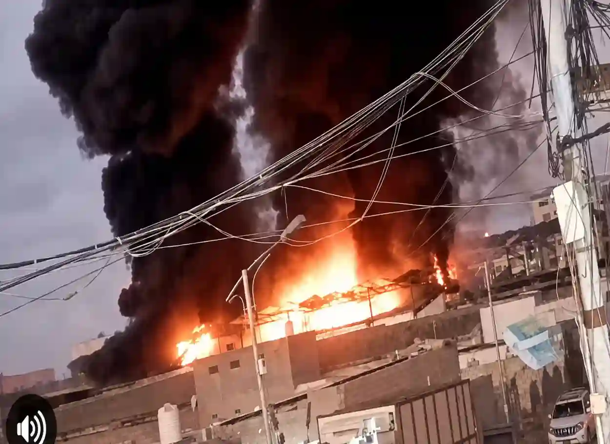 حريق يلتهم سوبرماركت في عدن ويخلف خسائر مادية