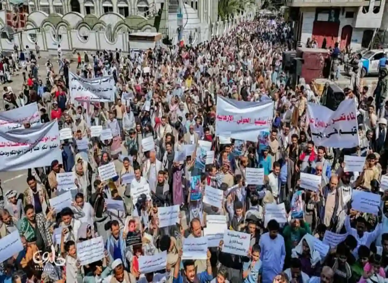 ضور | وقفة حاشدة في تعز تطالب بتحرك دولي عاجل لإنهاء الحصار الحوثي وفتح الطرقات